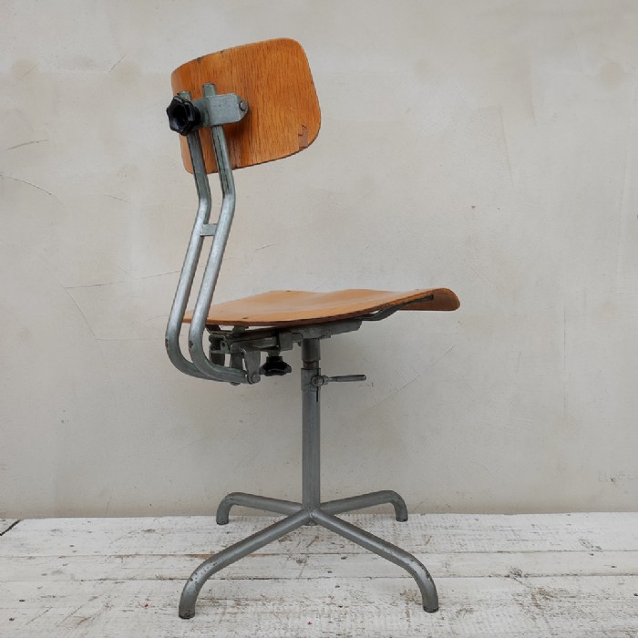 Immagine dell'articolo Sedia sgabello industriale Sedia sgabello industriale vintage n.429