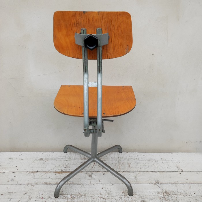 Immagine dell'articolo Sedia sgabello industriale Sedia sgabello industriale vintage n.429