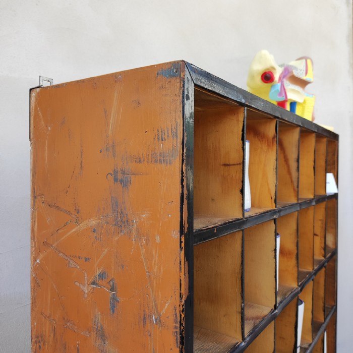 Passa il mouse sull'immagine per ingrandire Casellario industriale in legno vintage - foto 6
