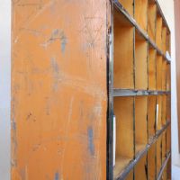 Ingrandisci l'immagine Casellario industriale in legno vintage - miniatura 7
