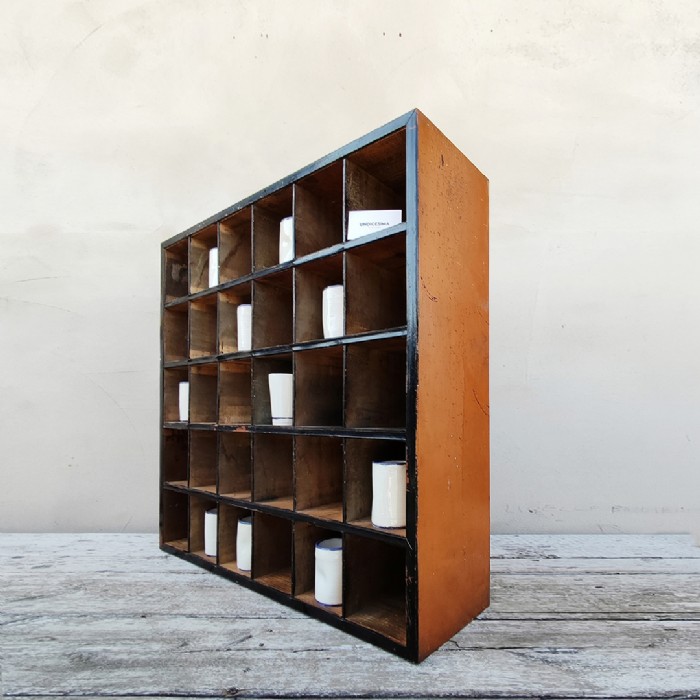 Passa il mouse sull'immagine per ingrandire Casellario industriale in legno vintage - foto 11