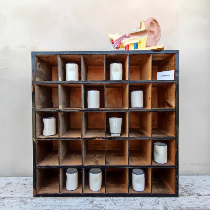 Passa il mouse sull'immagine per ingrandire Casellario industriale in legno vintage - foto 1