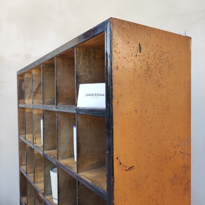 Passa il mouse sull'immagine per ingrandire Casellario industriale in legno vintage - foto 14