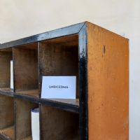 Ingrandisci l'immagine Casellario industriale in legno vintage - miniatura 12