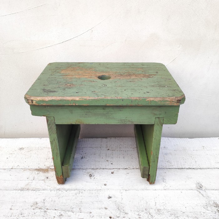 Passa il mouse sull'immagine per ingrandire Immagine dell'articolo Sgabello industriale Sgabello industriale in legno vintage n.379