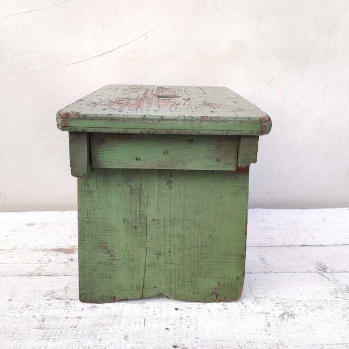 Passa il mouse sull'immagine per ingrandire Immagine dell'articolo Sgabello industriale Sgabello industriale in legno vintage n.379