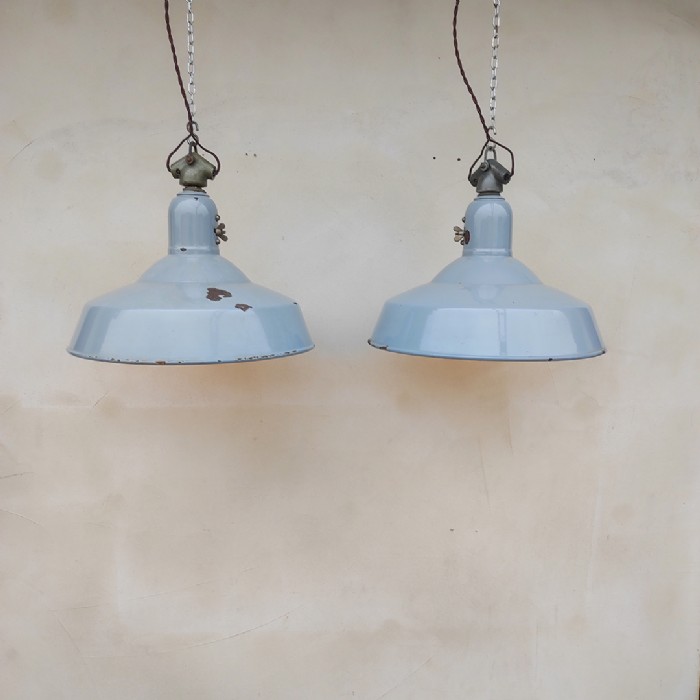 Immagine dell'articolo Lampada industriale a sospensione Lampade (2) industriali a sospensione svizzere vintage D40 n.430