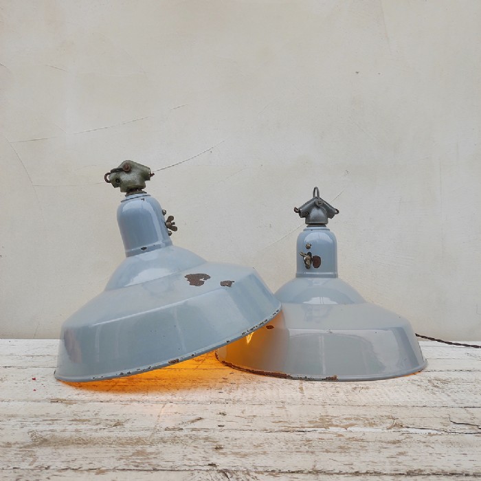 Immagine dell'articolo Lampada industriale a sospensione Lampade (2) industriali a sospensione svizzere vintage D40 n.430