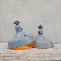 Miniatura dell'articolo Lampada industriale a sospensione Lampade (2) industriali a sospensione svizzere vintage D40 n.430