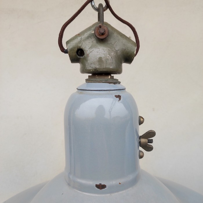 Immagine dell'articolo Lampada industriale a sospensione Lampade (2) industriali a sospensione svizzere vintage D40 n.430