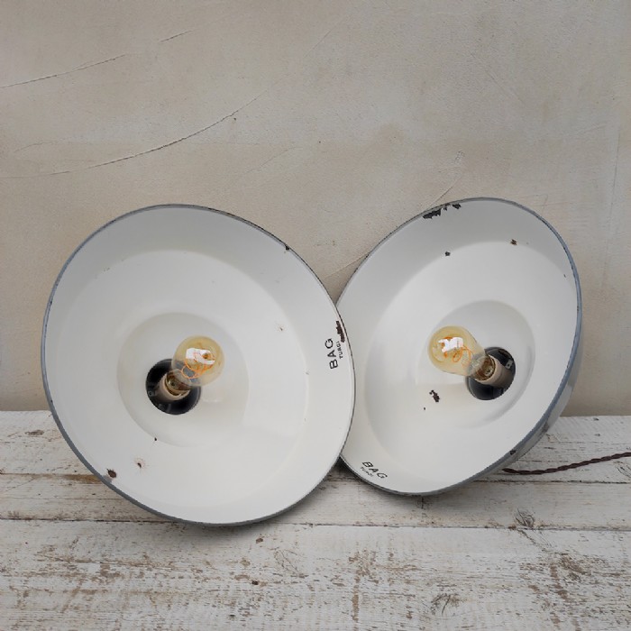 Immagine dell'articolo Lampada industriale a sospensione Lampade (2) industriali a sospensione svizzere vintage D40 n.430