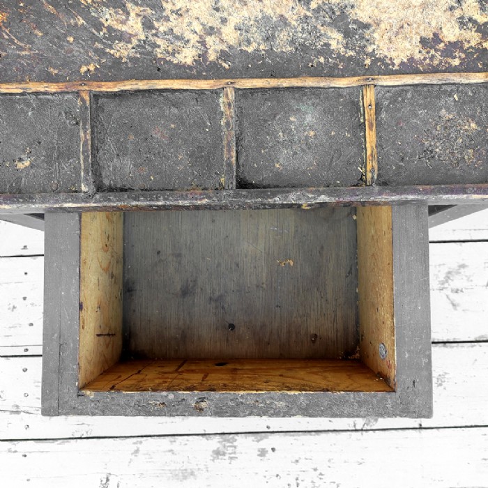 Passa il mouse sull'immagine per ingrandire Immagine dell'articolo Tavolo da lavoro Banchetto da calzolaio vintage n.449