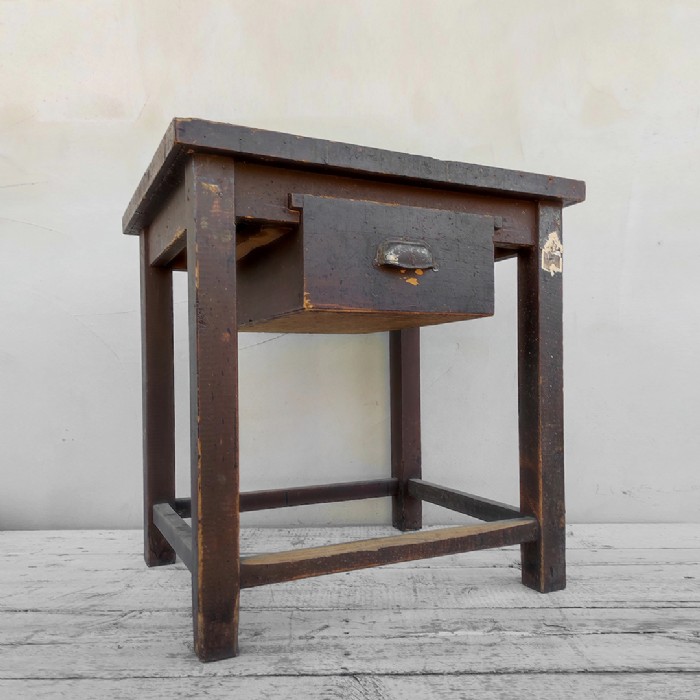 Passa il mouse sull'immagine per ingrandire Immagine dell'articolo Tavolo da lavoro Banchetto da calzolaio vintage n.449