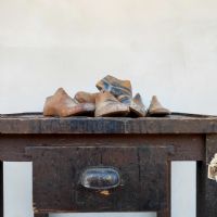 Ingrandisci l'immagine Miniatura dell'articolo Tavolo da lavoro Banchetto da calzolaio vintage n.449