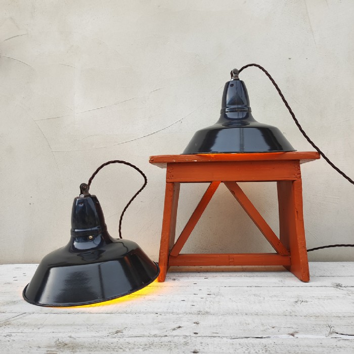 Passa il mouse sull'immagine per ingrandire Immagine dell'articolo Lampada industriale a sospensione Lampade (2) industriali a sospensioni francesi vintage D30 n.363