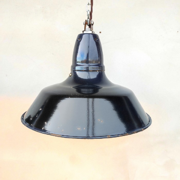 Passa il mouse sull'immagine per ingrandire Immagine dell'articolo Lampada industriale a sospensione Lampade (2) industriali a sospensioni francesi vintage D30 n.363