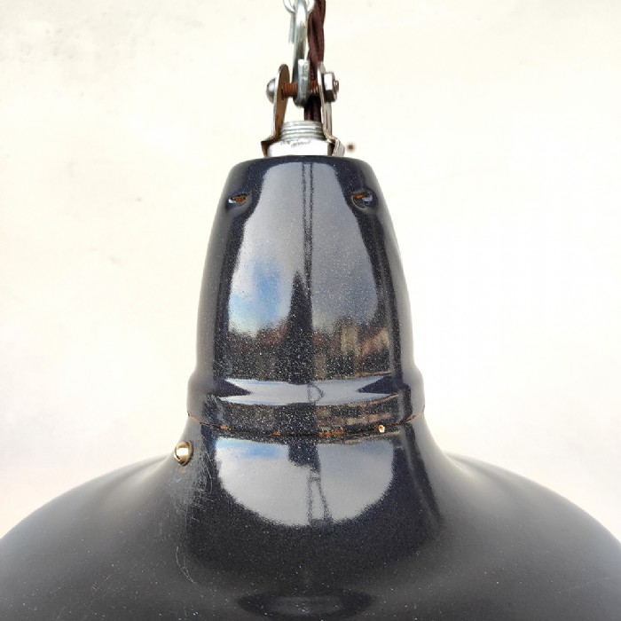 Passa il mouse sull'immagine per ingrandire Immagine dell'articolo Lampada industriale a sospensione Lampade (2) industriali a sospensioni francesi vintage D30 n.363