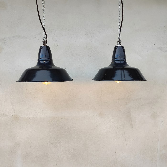 Passa il mouse sull'immagine per ingrandire Immagine dell'articolo Lampada industriale a sospensione Lampade (2) industriali a sospensioni francesi vintage D30 n.363