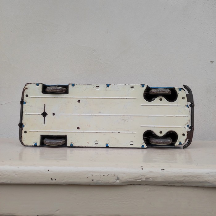 Passa il mouse sull'immagine per ingrandire Immagine dell'articolo Giocattoli Automobile giocattolo made in France vintage n.381