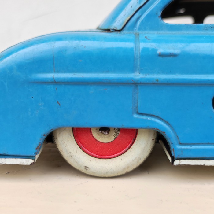Passa il mouse sull'immagine per ingrandire Immagine dell'articolo Giocattoli Automobile giocattolo made in France vintage n.381