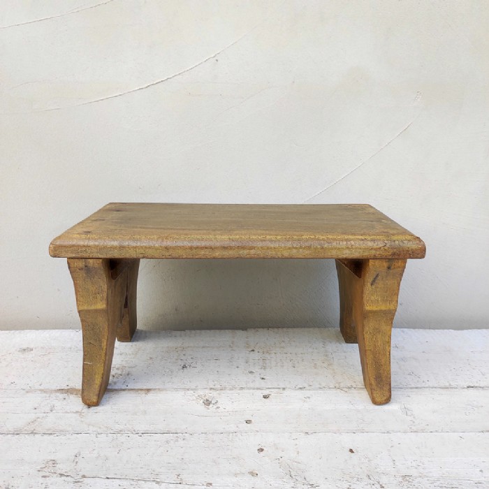 Passa il mouse sull'immagine per ingrandire Immagine dell'articolo Sgabello rurale vintage Sgabello rurale di campagna vintage n.380