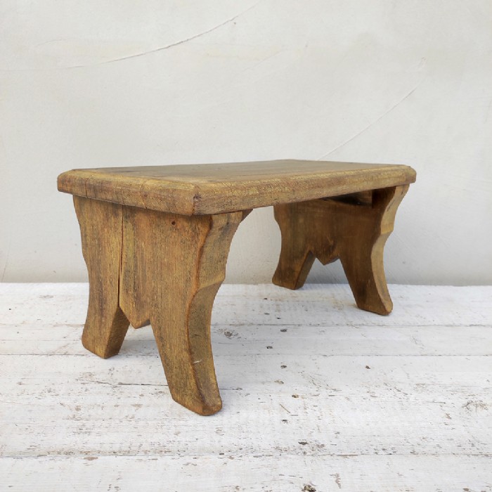 Passa il mouse sull'immagine per ingrandire Immagine dell'articolo Sgabello rurale vintage Sgabello rurale di campagna vintage n.380