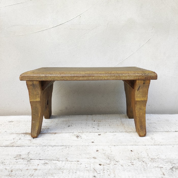 Passa il mouse sull'immagine per ingrandire Immagine dell'articolo Sgabello rurale vintage Sgabello rurale di campagna vintage n.380