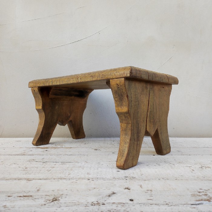 Passa il mouse sull'immagine per ingrandire Immagine dell'articolo Sgabello rurale vintage Sgabello rurale di campagna vintage n.380