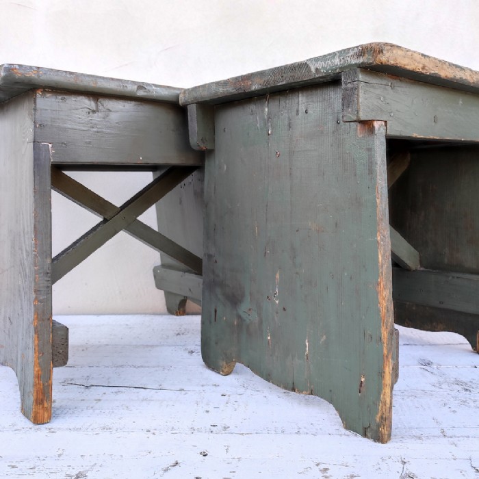 Passa il mouse sull'immagine per ingrandire Immagine dell'articolo Sgabelli industriali Sgabelli (2) industriali in legno vintage n.364