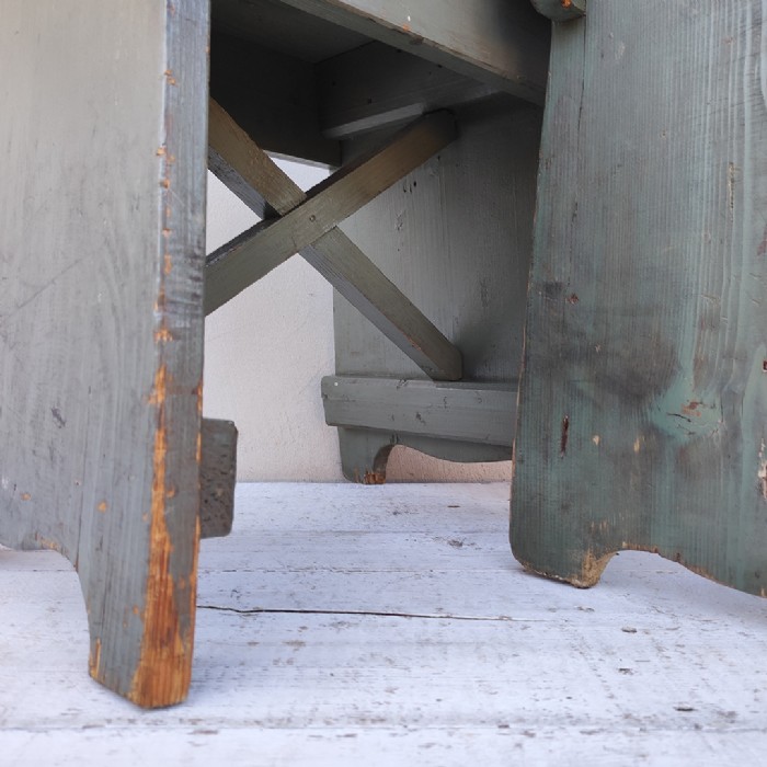 Passa il mouse sull'immagine per ingrandire Immagine dell'articolo Sgabelli industriali Sgabelli (2) industriali in legno vintage n.364