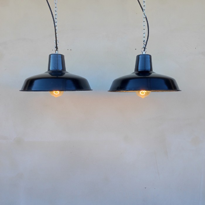 Passa il mouse sull'immagine per ingrandire Immagine dell'articolo Lampada industriale a sospensione Lampada industriale a sospensione francese vintage D31 n.382