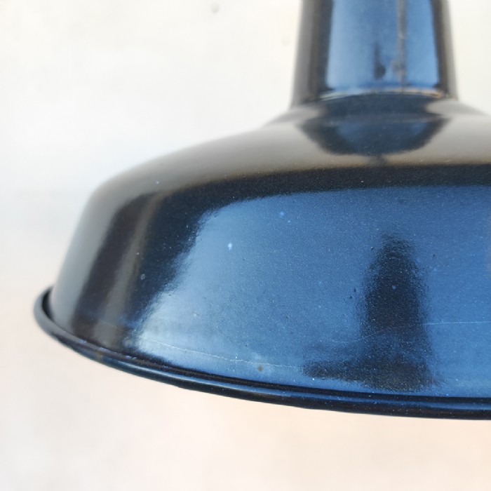 Passa il mouse sull'immagine per ingrandire Immagine dell'articolo Lampada industriale a sospensione Lampada industriale a sospensione francese vintage D31 n.382