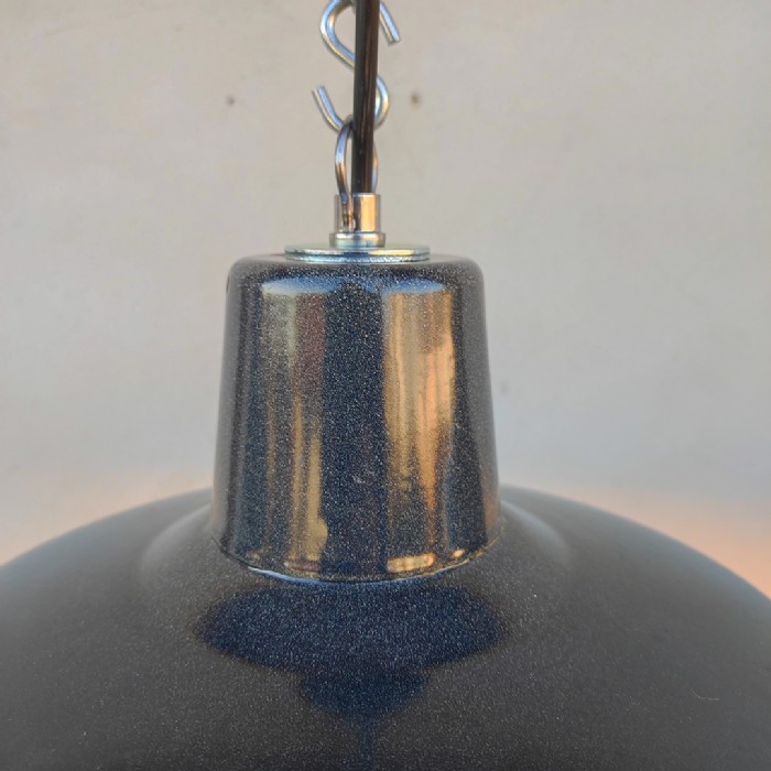 Passa il mouse sull'immagine per ingrandire Immagine dell'articolo Lampada industriale a sospensione Lampada industriale a sospensione francese vintage D31 n.382