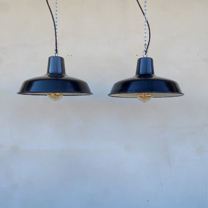 Passa il mouse sull'immagine per ingrandire Immagine dell'articolo Lampada industriale a sospensione Lampada industriale a sospensione francese vintage D31 n.382