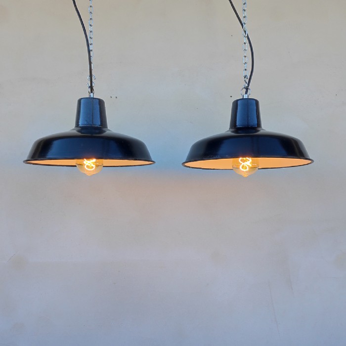 Passa il mouse sull'immagine per ingrandire Immagine dell'articolo Lampada industriale a sospensione Lampada industriale a sospensione francese vintage D31 n.382