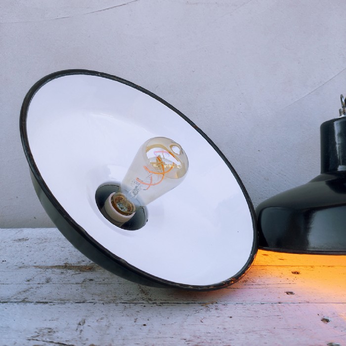 Passa il mouse sull'immagine per ingrandire Immagine dell'articolo Lampada industriale a sospensione Lampada industriale a sospensione francese vintage D31 n.382