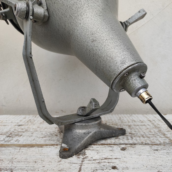 Passa il mouse sull'immagine per ingrandire Immagine dell'articolo Faro industriale Faretto industriale vintage n.467