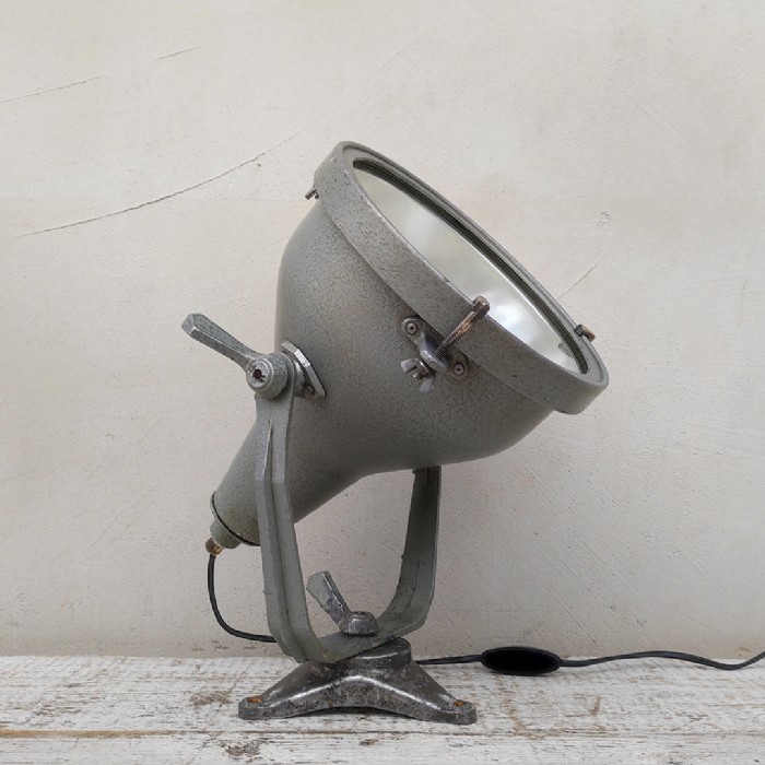 Passa il mouse sull'immagine per ingrandire Immagine dell'articolo Faro industriale Faretto industriale vintage n.467