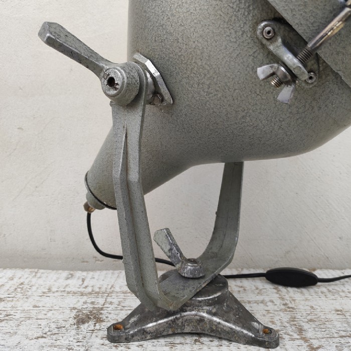 Passa il mouse sull'immagine per ingrandire Immagine dell'articolo Faro industriale Faretto industriale vintage n.467