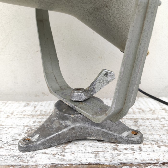 Passa il mouse sull'immagine per ingrandire Immagine dell'articolo Faro industriale Faretto industriale vintage n.467