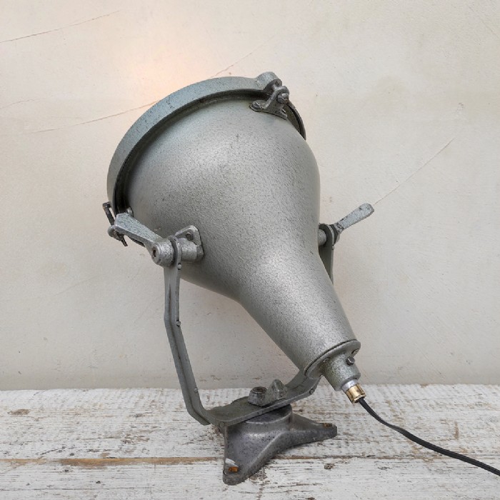 Passa il mouse sull'immagine per ingrandire Immagine dell'articolo Faro industriale Faretto industriale vintage n.467