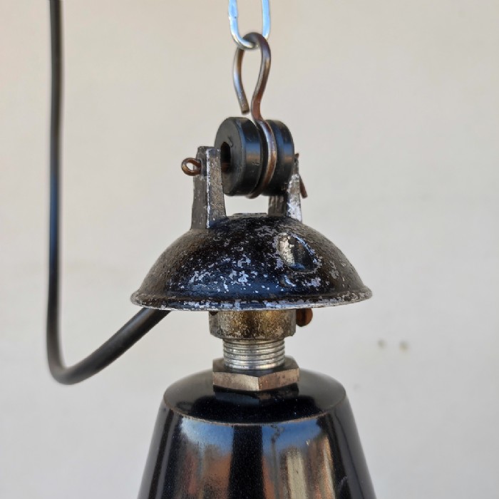 Passa il mouse sull'immagine per ingrandire Lampada industriale a sospensione italiana vintage D30 - foto 2