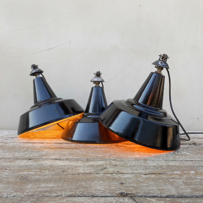 Passa il mouse sull'immagine per ingrandire Lampada industriale a sospensione italiana vintage D30 - foto 6