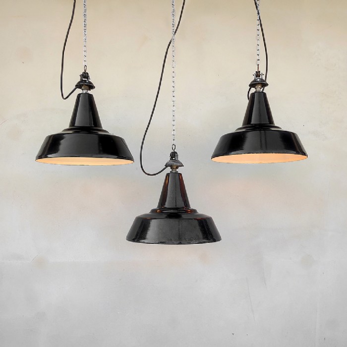 Passa il mouse sull'immagine per ingrandire Lampada industriale a sospensione italiana vintage D30 - foto 4