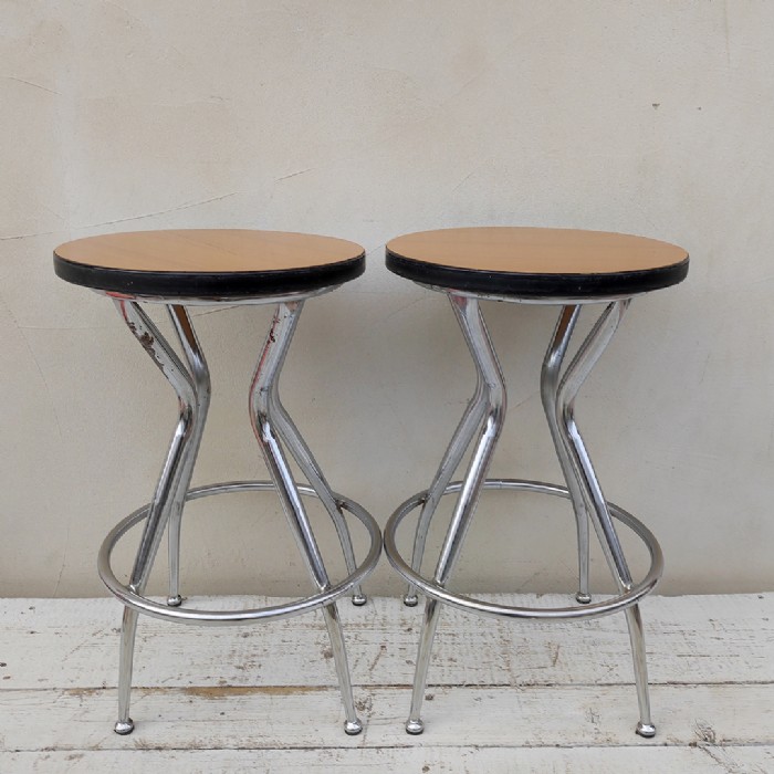 Immagine dell'articolo Sgabello di modernariato Sgabello di modernariato vintage n.432