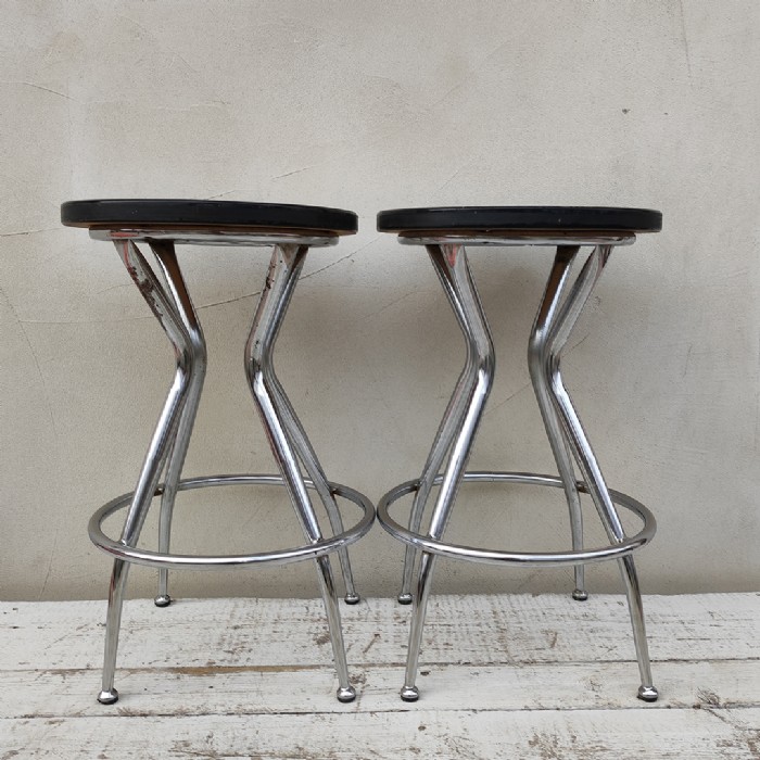 Immagine dell'articolo Sgabello di modernariato Sgabello di modernariato vintage n.432