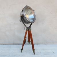 Miniatura dell'articolo Faro industriale con treppiede in legno vintage - Oggetto n.12