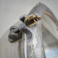 Miniatura dell'articolo Faro industriale con treppiede in legno vintage - Oggetto n.12