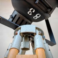 Miniatura dell'articolo Faro da teatro spot con treppiede in legno vintage - Oggetto n.13